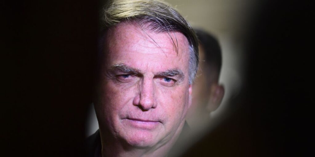 Advogado de Bolsonaro entra com representação na OAB contra o STF