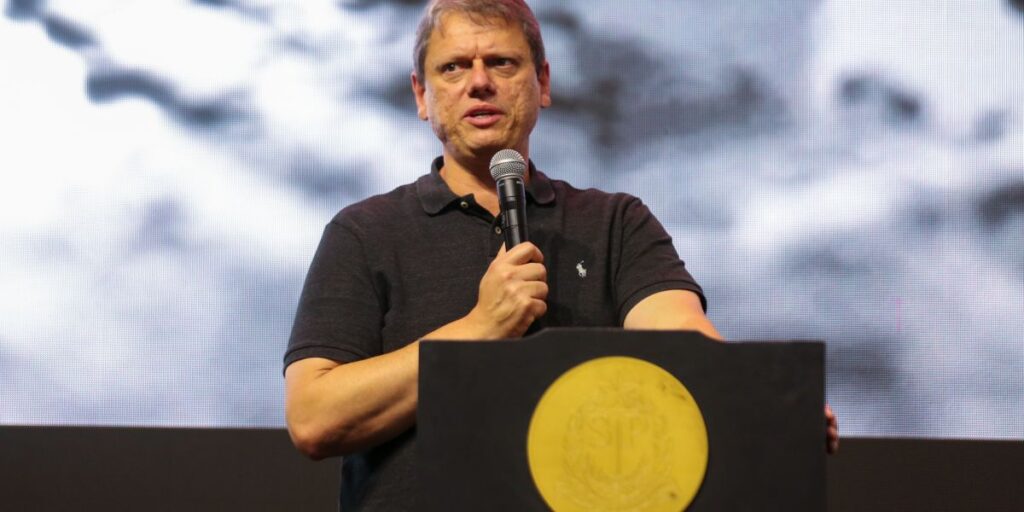 STF atende Tarcísio e reverte suspensão para privatização de escolas