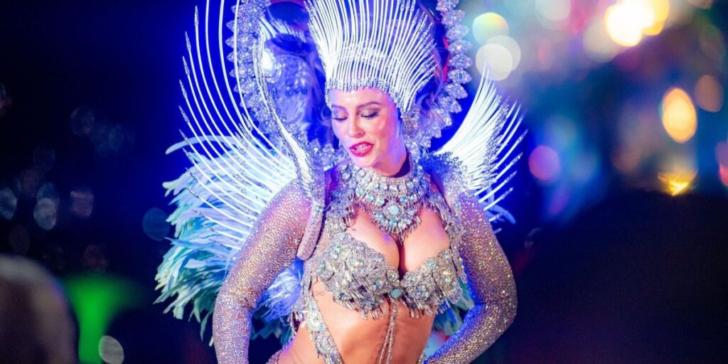 Paolla Oliveira faz seu último desfile pela Grande Rio; veja imagens