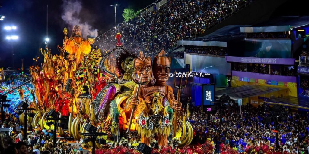 Atraso marca desfile da Paraíso do Tuiuti, que precisou correr no final