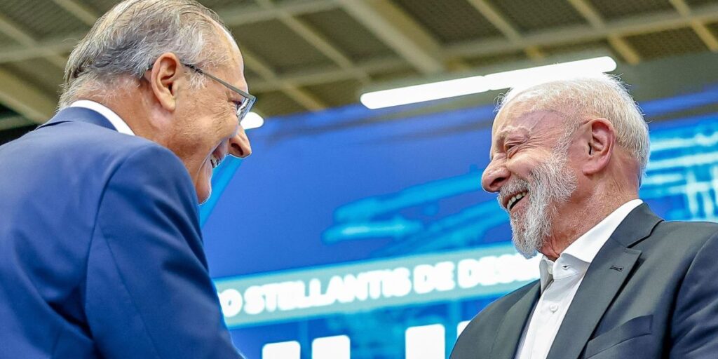 "Por que a estrela não mia?", brinca Alckmin durante evento de carros em MG