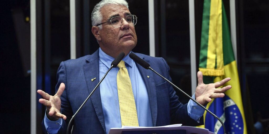 Senador questiona delação de Cid e protocola pedido de impeachment de Gonet