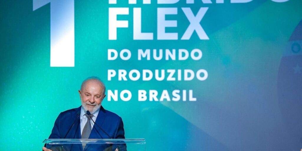 Apenas 141 mil brasileiros vão pagar a conta, diz Lula sobre isenção do IR
