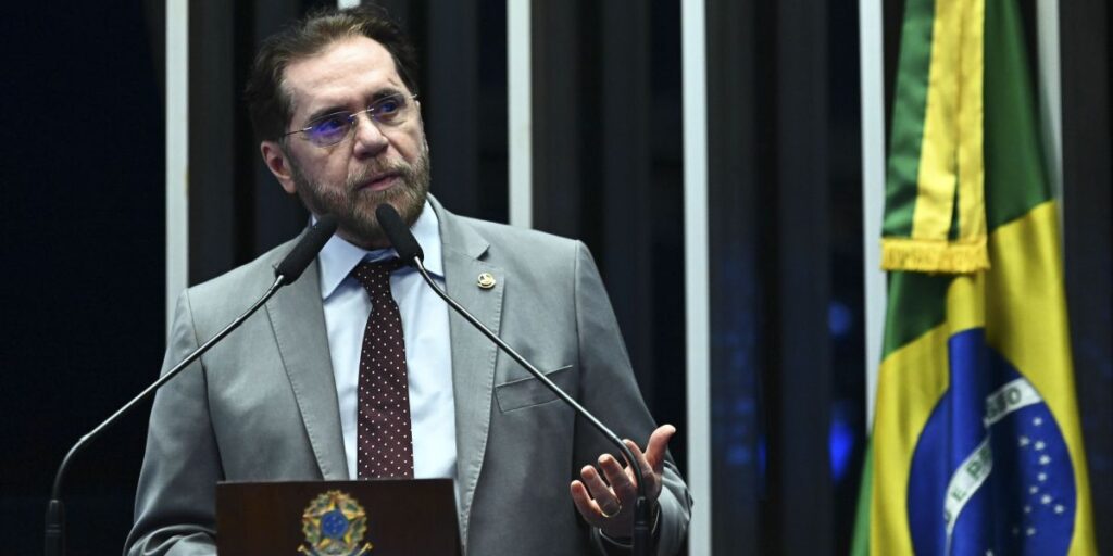 Senador diz não se arrepender por fala sobre enforcar Marina Silva