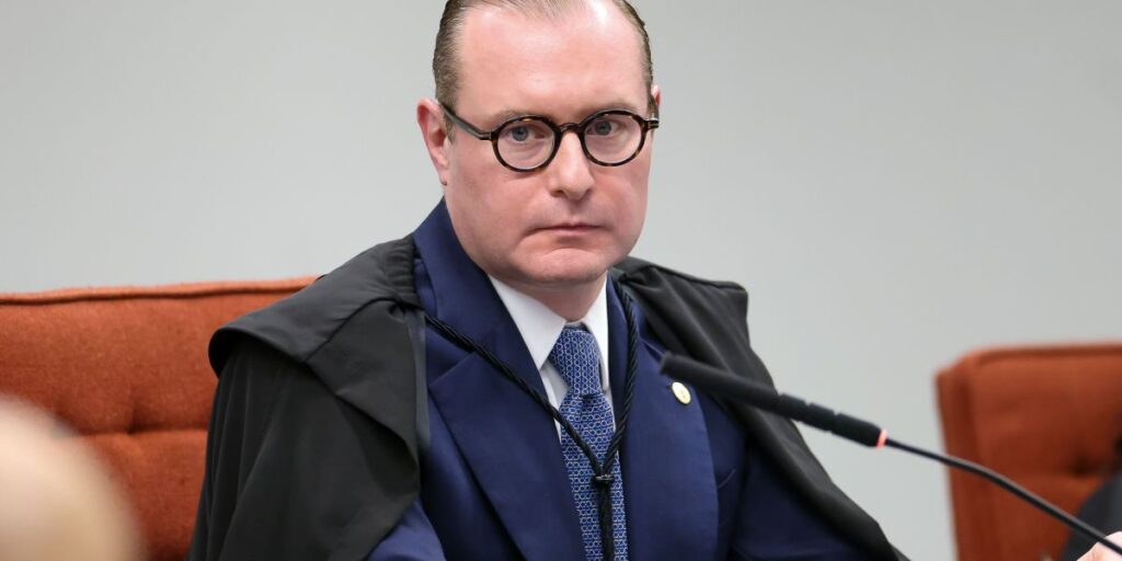 Zanin vota para manter delação de Mauro Cid