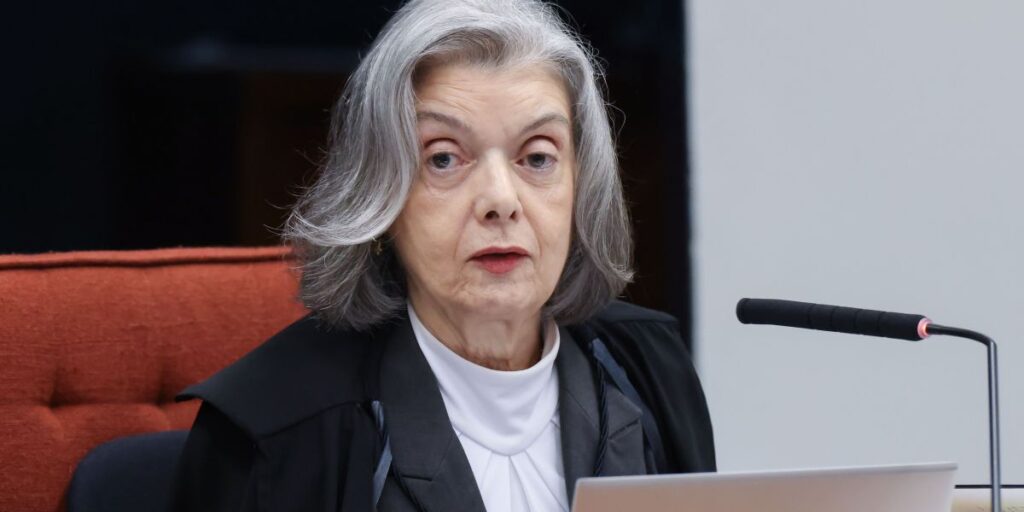 Cármen Lúcia acompanha Moraes e mantem delação de Mauro Cid