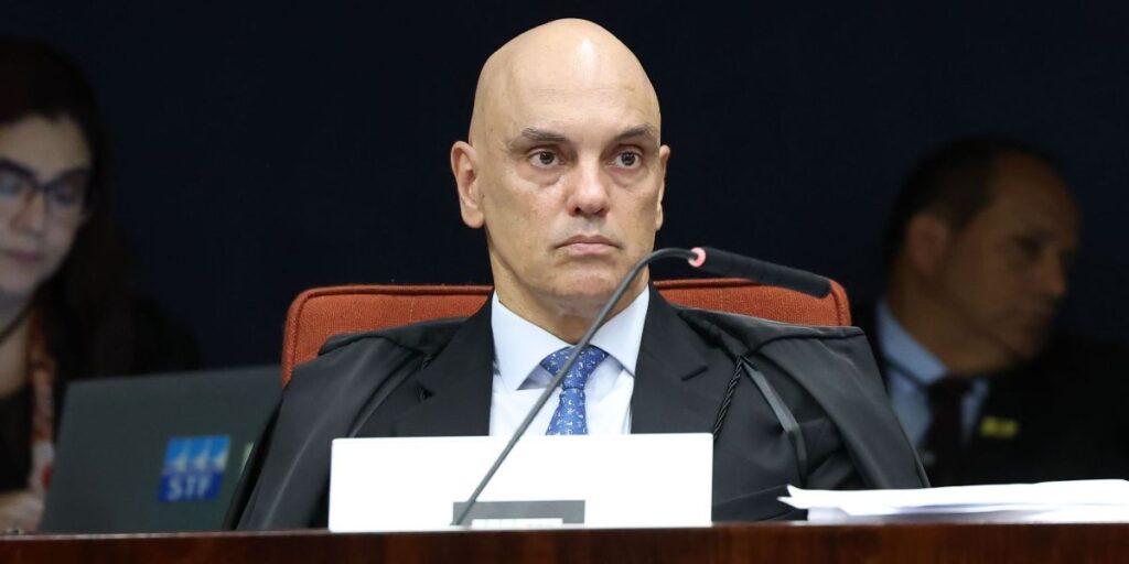 "Milícias digitais continuam atuando" neste julgamento, diz Moraes