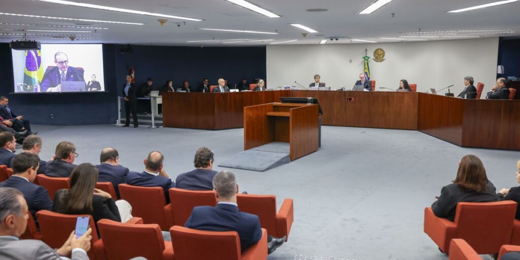 Defesas não minimizaram gravidade do 8/1, diz professora