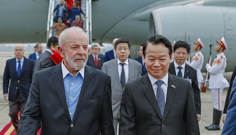 Lula discute acordo de aviação, carne bovina e cúpula dos BRICS no Vietnã