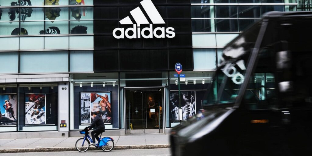 Adidas adota tom cauteloso em perspectivas de 2025