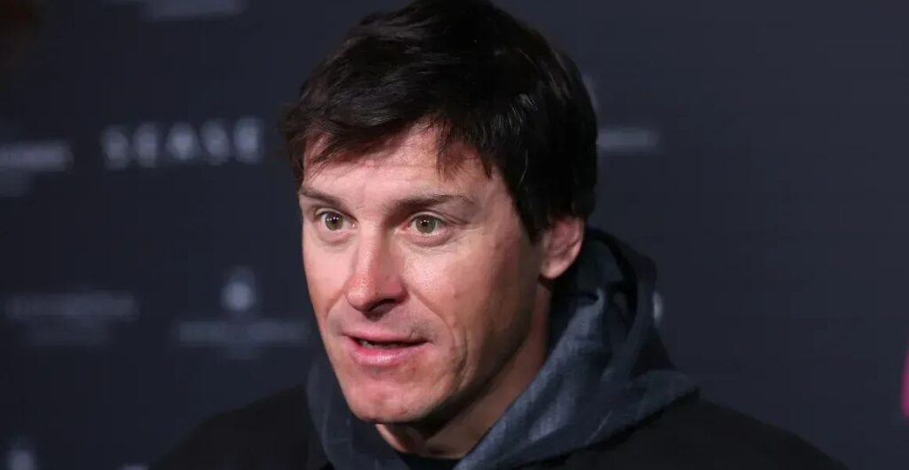 Ex-campeão mundial é resgatado após se perder no mar