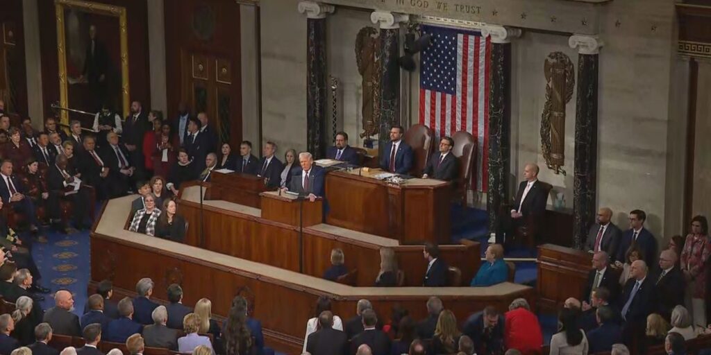 Pesquisa CNN: Discurso de Trump é recebido de forma moderadamente positiva