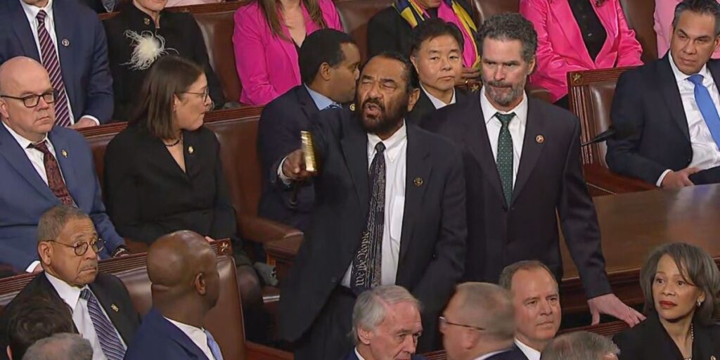 "Eu faria de novo", diz deputado dos EUA que interrompeu discurso de Trump