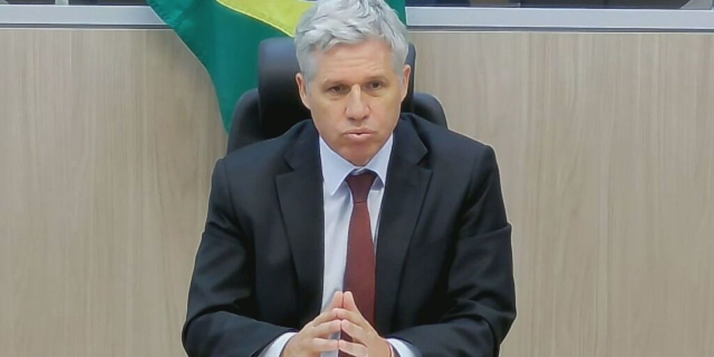 Café sofre com geada e seca, que afetam preço, diz Paulo Teixeira à CNN