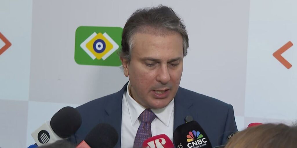 É preciso regular mensalidade dos cursos privados de medicina, diz ministro
