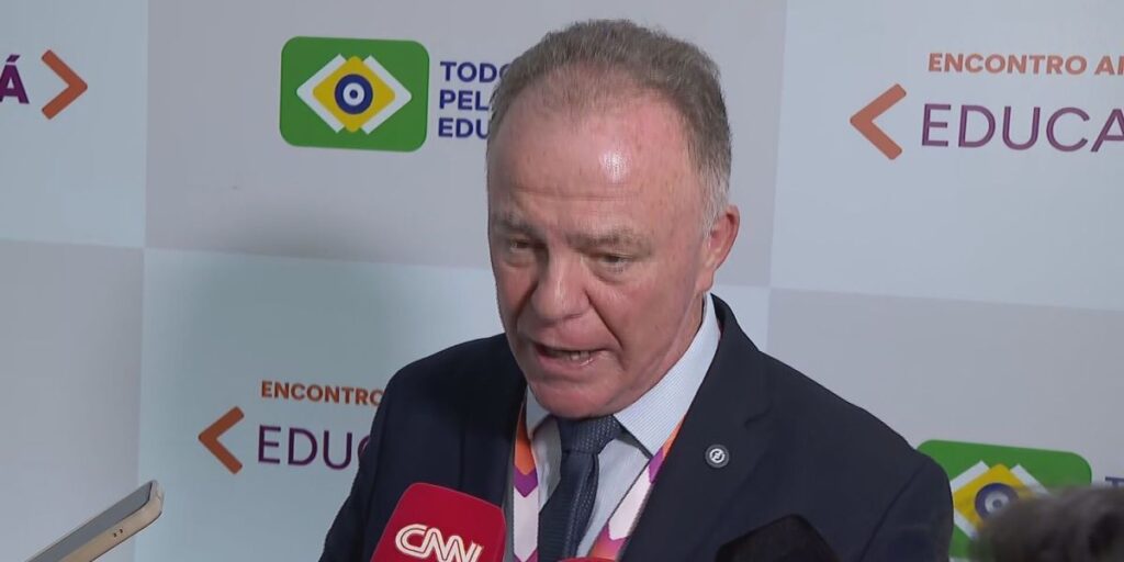 Com Bolsonaro inelegível, todos tentam ser candidatos, diz Casagrande