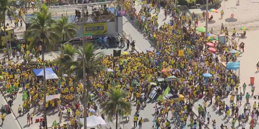 Ato por anistia com Bolsonaro e governadores reúne manifestantes no Rio