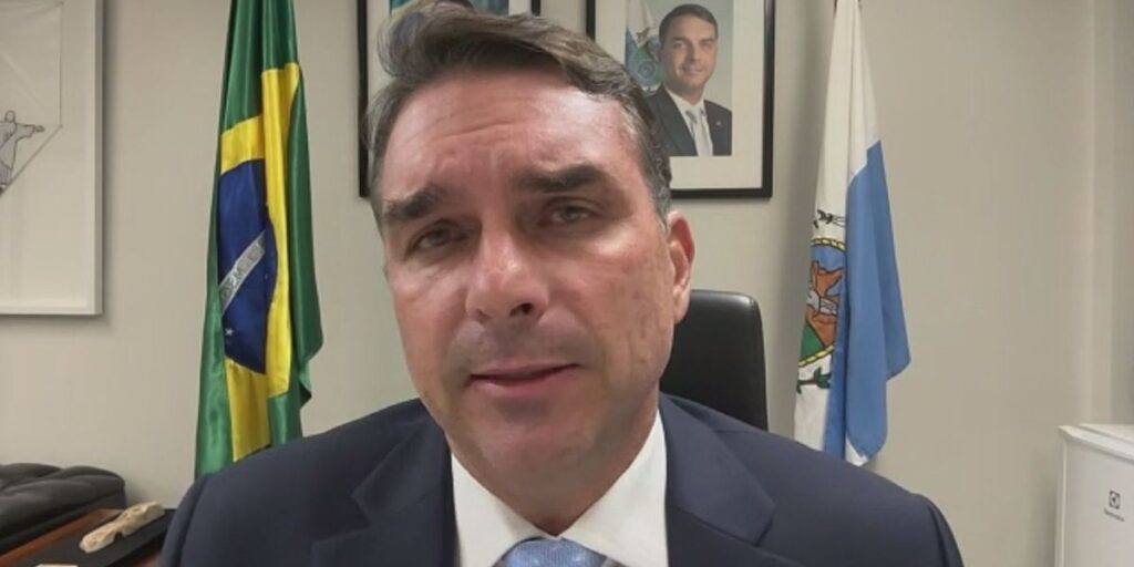 Flávio diz que não sentiu falta de líderes de alguns partidos em ato no RJ