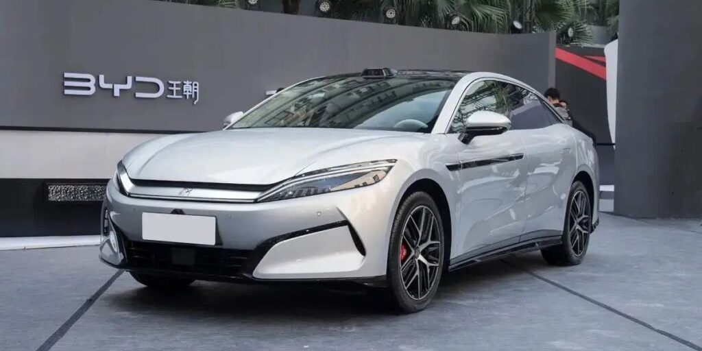 Novo BYD Han acelera mais que Porsche; conheça