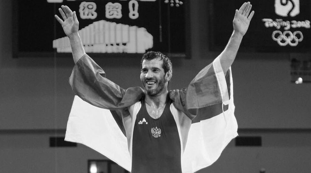 Tricampeão olímpico de wrestling, Buvaisar Saitiev morre aos 49 anos