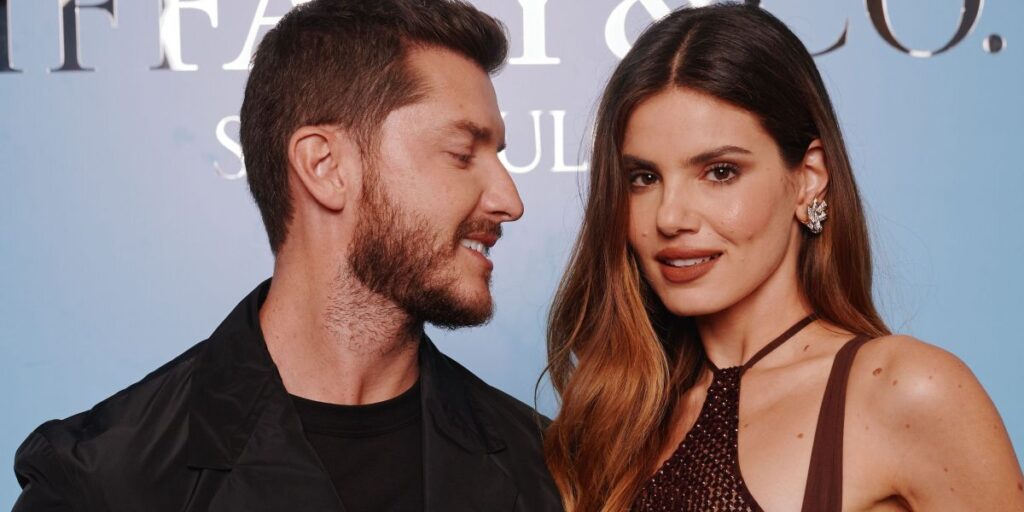 Camila Queiroz e mais famosos vão à festa de joalheria de luxo em SP
