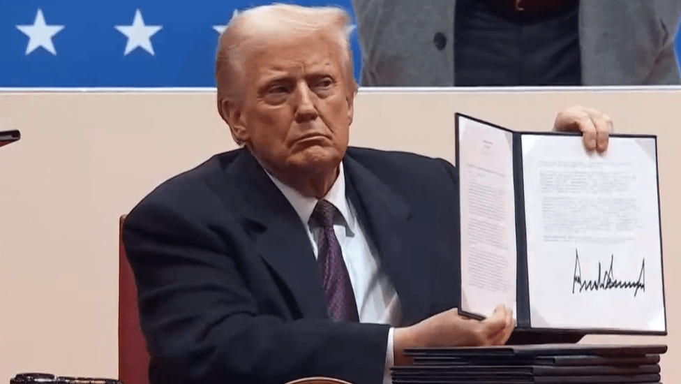 Trump anuncia tarifas de 25% sobre carros importados