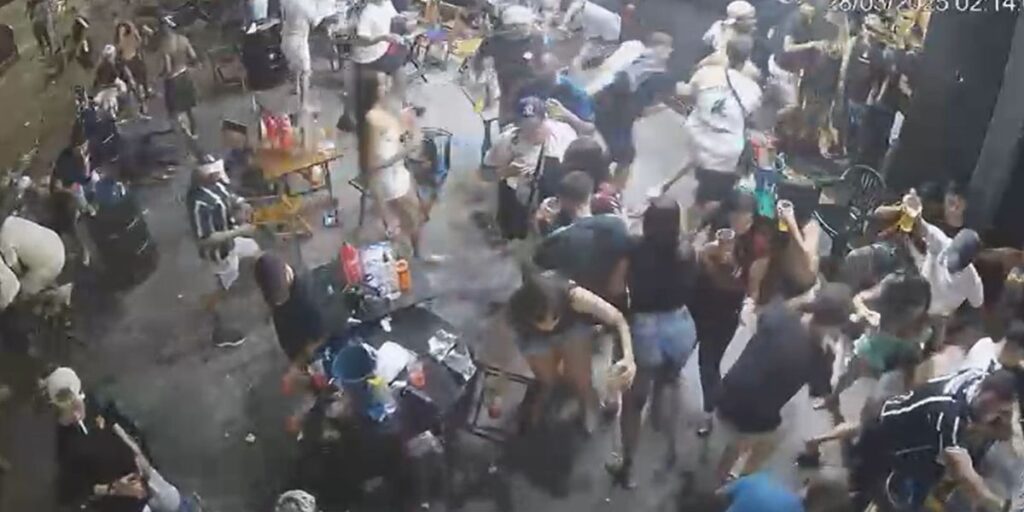 Vídeo: Tiroteio em adega deixa cinco pessoas feridas no litoral de SP