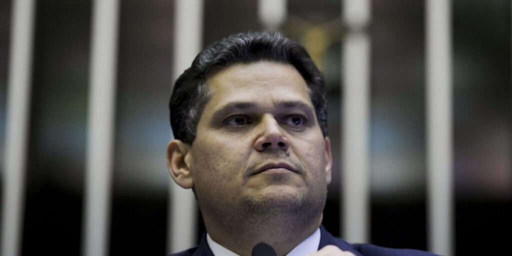 Senado acelera votação de projeto que autoriza retaliação contra EUA