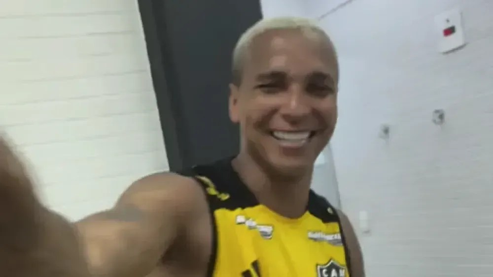 Atlético-MG: De saída, Deyverson chora ao se despedir de elenco