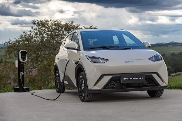 Carregador de 1.000 kW da BYD promete 2 km de autonomia por segundo