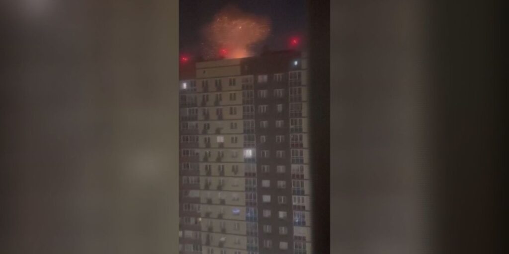 Imagens mostram explosão em prédio atingido por drones em Moscou