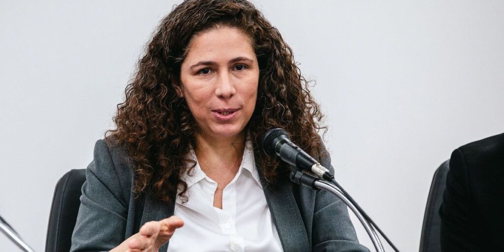 Ministra defende reforma administrativa "contínua" e descarta PEC