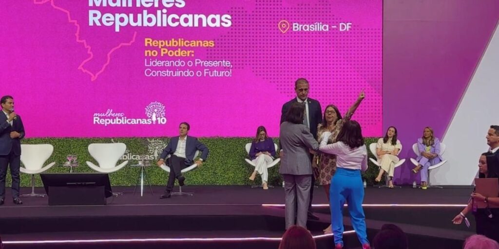 Mulher interrompe evento do Republicanos e cobra Hugo sobre anistia do 8/1