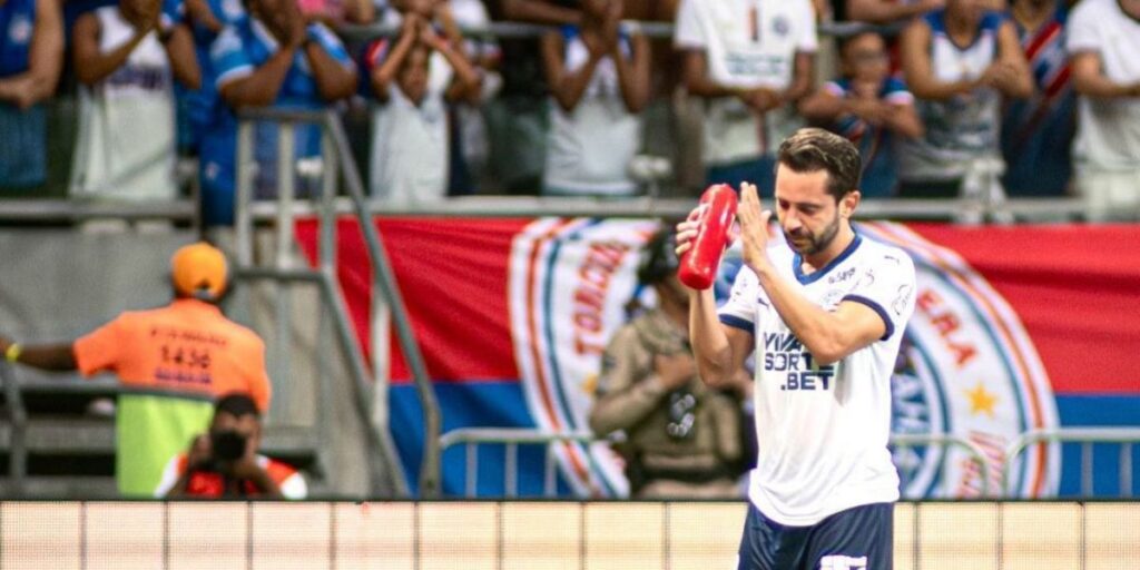 Everton Ribeiro, do Bahia, se desculpa após expulsão: "Prejudiquei o time"