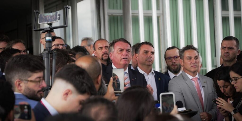 Bolsonaro réu: governistas celebram decisão e oposição contesta processo