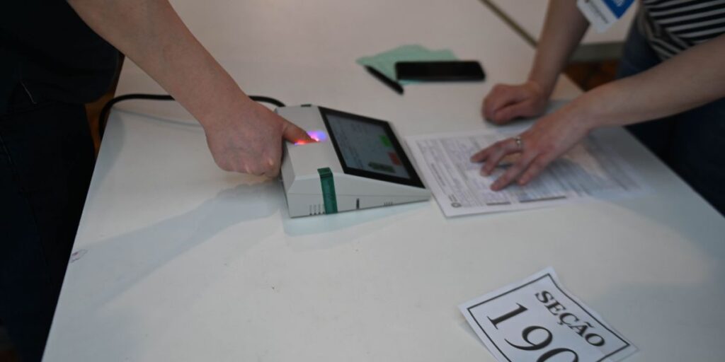 Projeto exige recadastramento em cidades com mais eleitores que habitantes