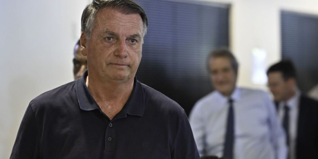 Bolsonaro diz que Eduardo em Comissão de Relações Exteriores é “solução”
