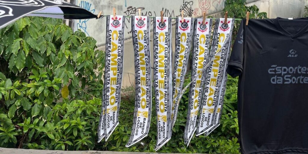 Faixas de Corinthians campeão são vendidas antes de final contra Palmeiras