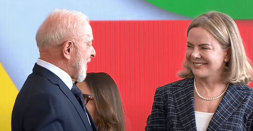 Gleisi defende Lula e repudia críticas a fala: "Não me intimidam"