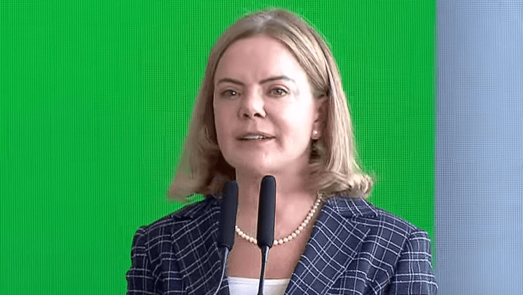 Na posse, Gleisi promete ajudar Haddad na consolidação de pautas econômicas