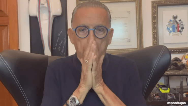 Galvão Bueno detona presidente da Conmebol após fala de macaca