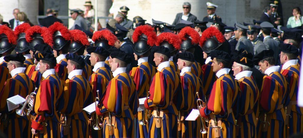 Guarda Suíça: conheça o Exército que protege o papa há mais de 500 anos
