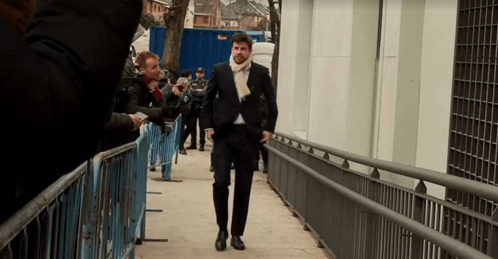 Em meio a lágrimas, Piqué se defende de acusação na Espanha; entenda