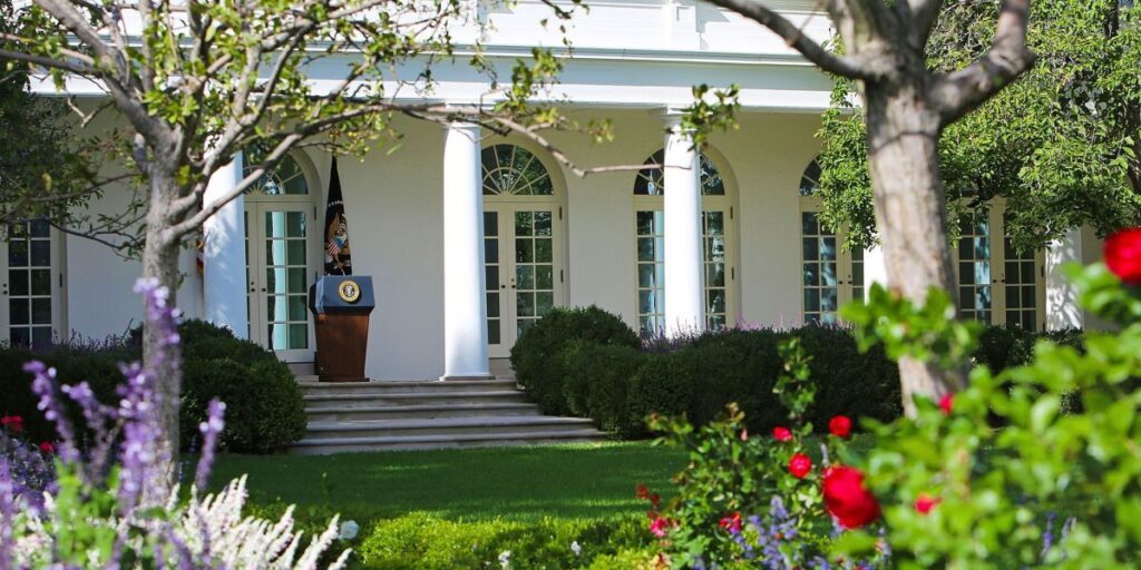 Trump fala em pavimentar jardim icônico da Casa Branca em entrevista