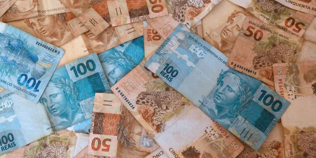 Dívida pública avança 3,30% em fevereiro, diz Tesouro