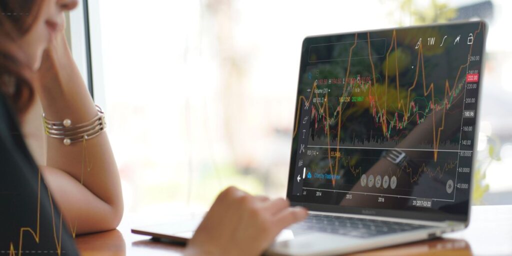 Número de mulheres investidoras cresce e atinge recorde em 2024, diz B3