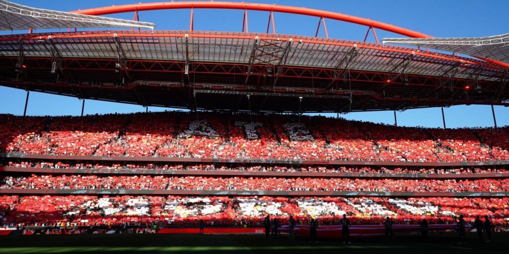 Maiores clubes portugueses se unem contra pirotecnia nos estádios; entenda
