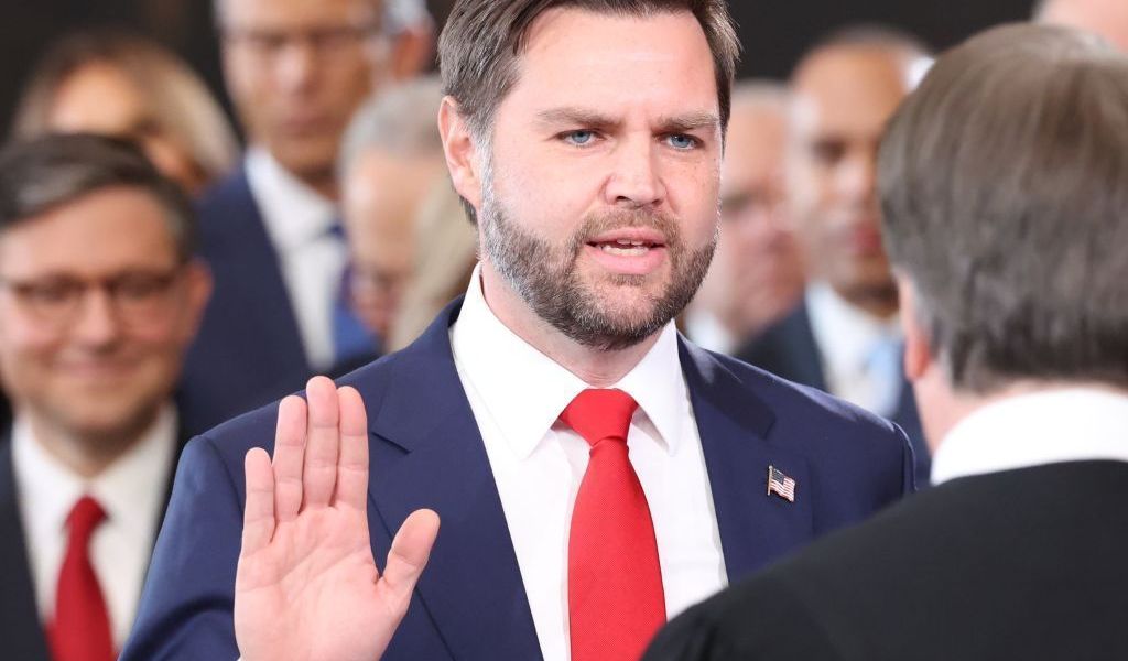 Vance nega desrespeito a Reino Unido e França após fala sobre força de paz