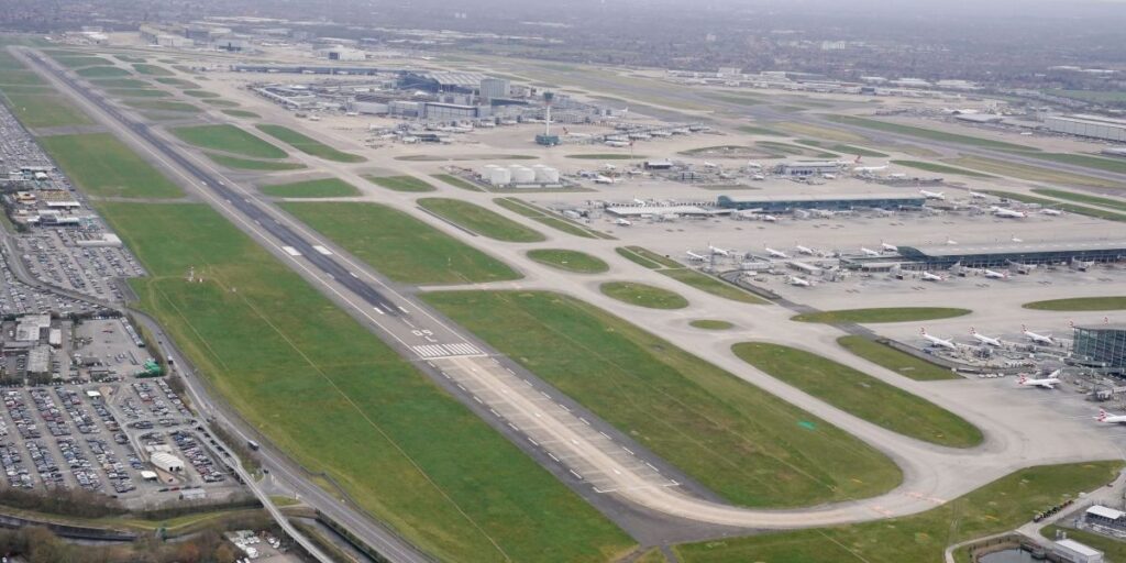 Após incêndio, aeroporto de Heathrow, em Londres, já pode receber voos