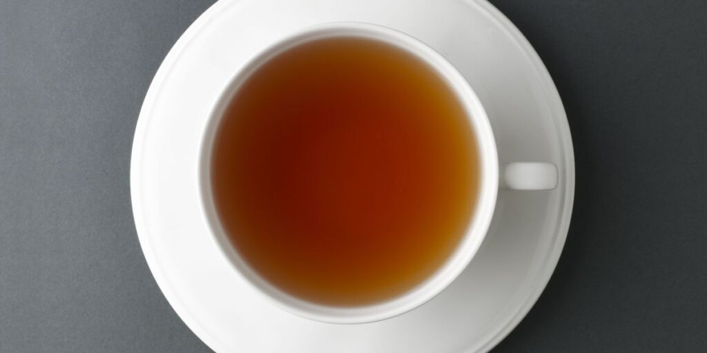 Chá de Picão-preto: benefícios e precauções no uso dessa planta medicinal